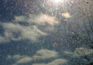 Schneegestöber vor blauem Himmel; Rechte: photos.com