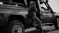 Fotograf im Jeep