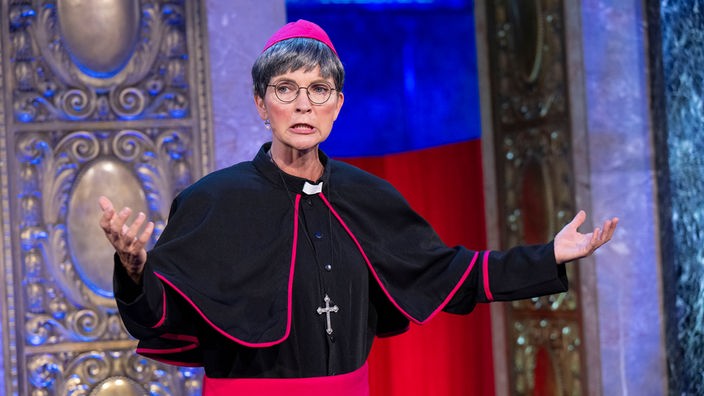 Susanne Pätzold als Kardinal Woelki