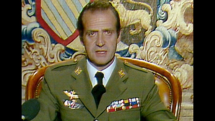 Juan Carlos in Militäruniform bei einer Fernsehansprache
