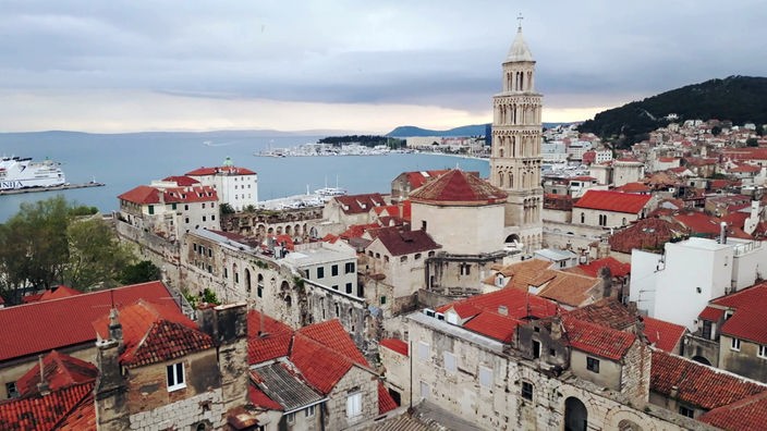 Blick über die Stadt Split an der Küste