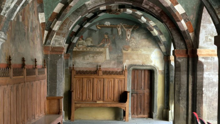 Fresken an einer Wand im Schloss Issogne
