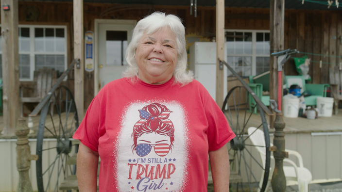 Frau im Trump-Shirt